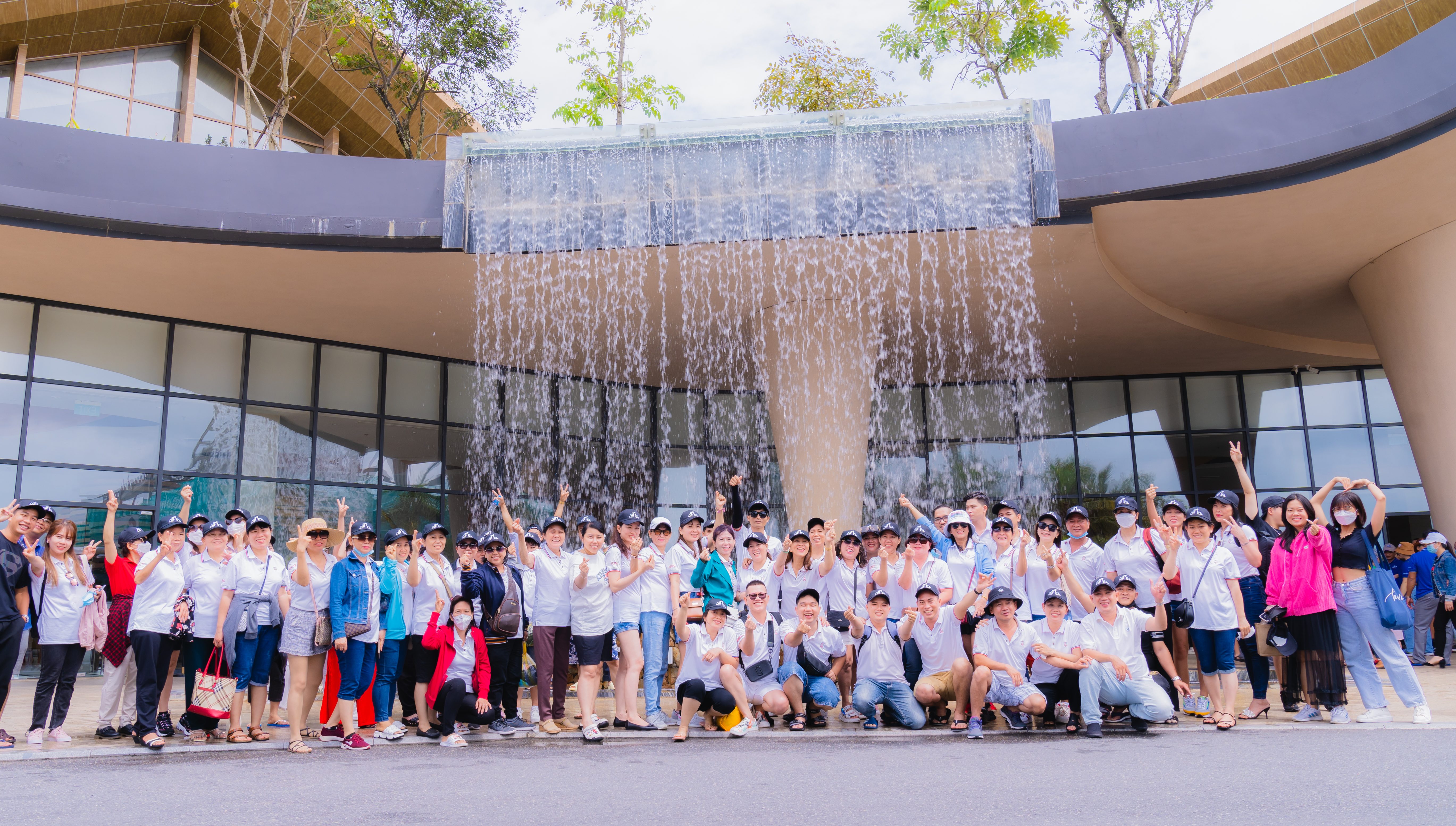 igers-chay-het-minh-tai-team-building-tong-ket-nam-hoc-2021-2022-danh-cho-khoi-van-phong-va-van-hanh
