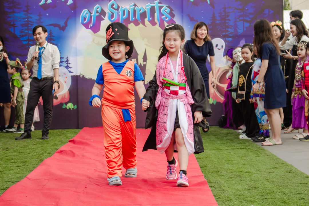 cac-co-so-dong-loat-phu-sac-mau-huyen-bi-vao-ngay-halloween