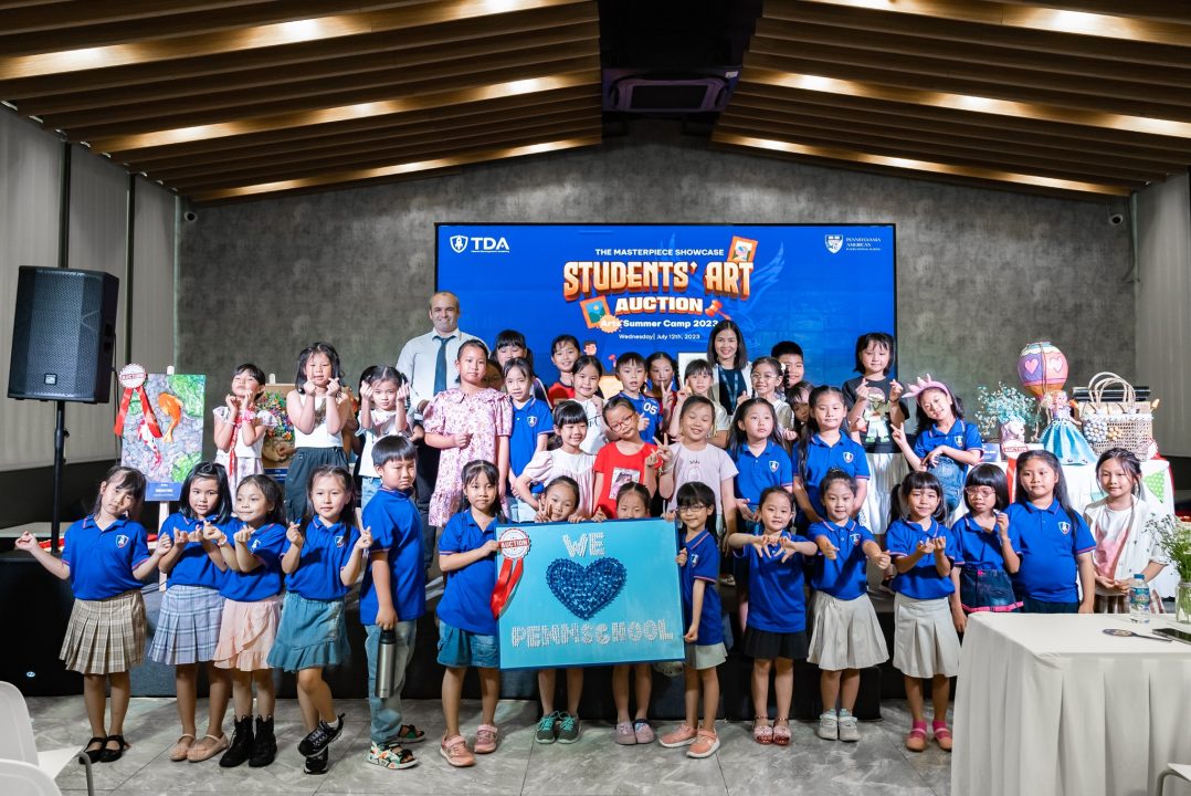 buoi-dau-gia-nghe-thuat-mang-day-y-nghia-nhan-van-cua-pennschool-va-tda