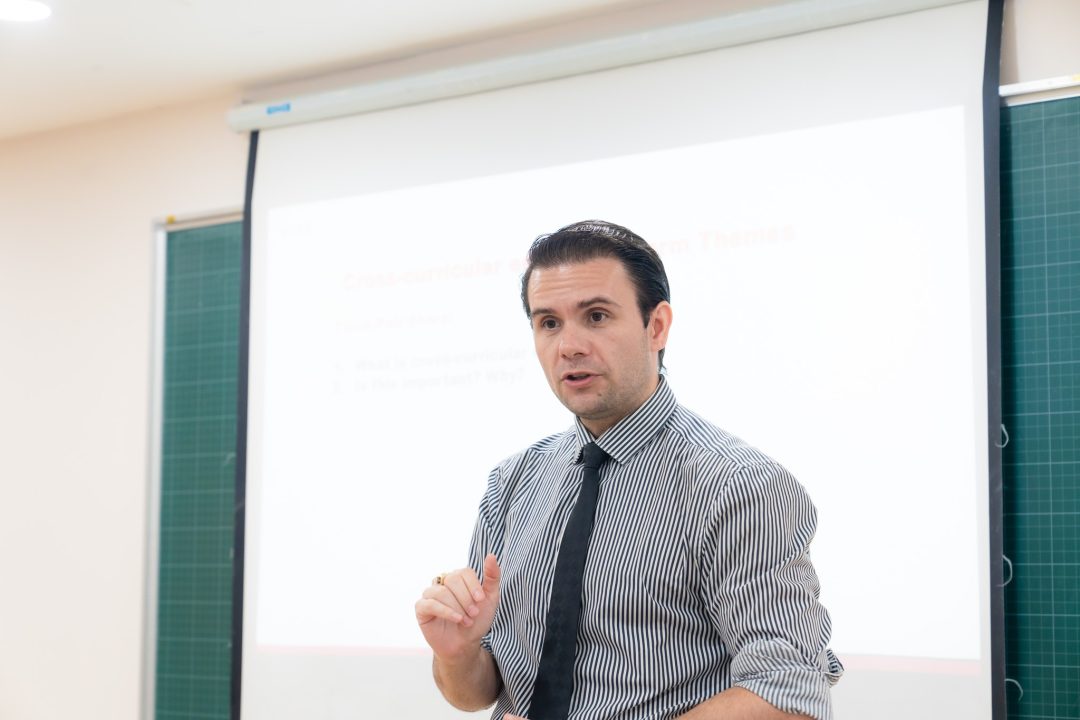 khep-lai-thanh-cong-tuan-le-tap-huan-phat-trien-chuyen-mon-cho-giao-vien-cua-he-thong-rt-holdings