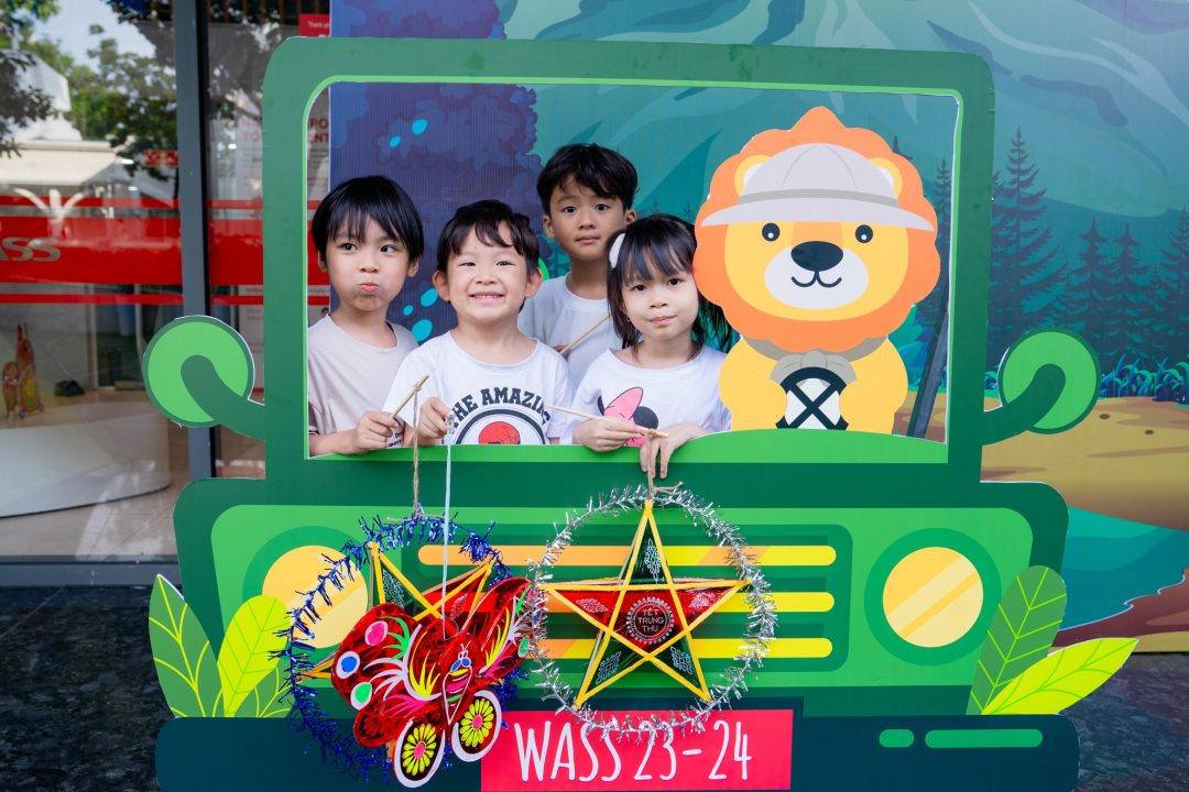 hoc-sinh-wass-pennschool-va-siss-no-nuc-cung-nhau-don-hoi-trang-ram-thang-8