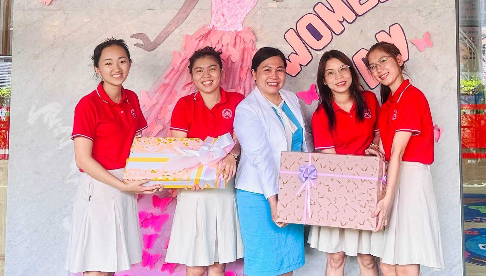 rt-holdings-trao-gui-yeu-thuong-den-nhung-nguoi-phu-nu-tuyet-voi-nhan-ngay-20-10