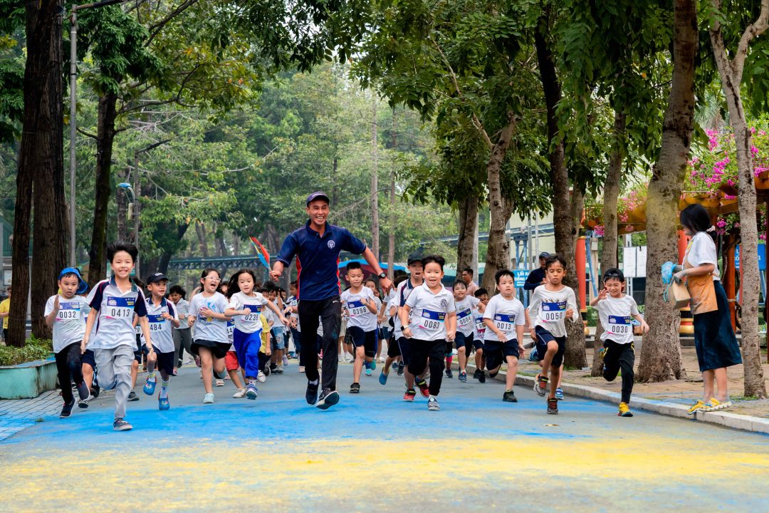 hanh-trinh-thau-hieu-tiem-nang-cua-ban-than-cung-giving-thanks-day-coloring-our-strengths