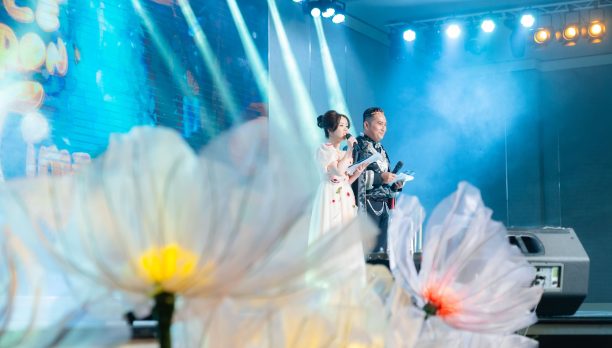 dong-day-nhung-khoanh-khac-y-nghia-trong-dem-tiec-tri-an-ngay-nha-giao-viet-nam-20-11-once-upon-a-time