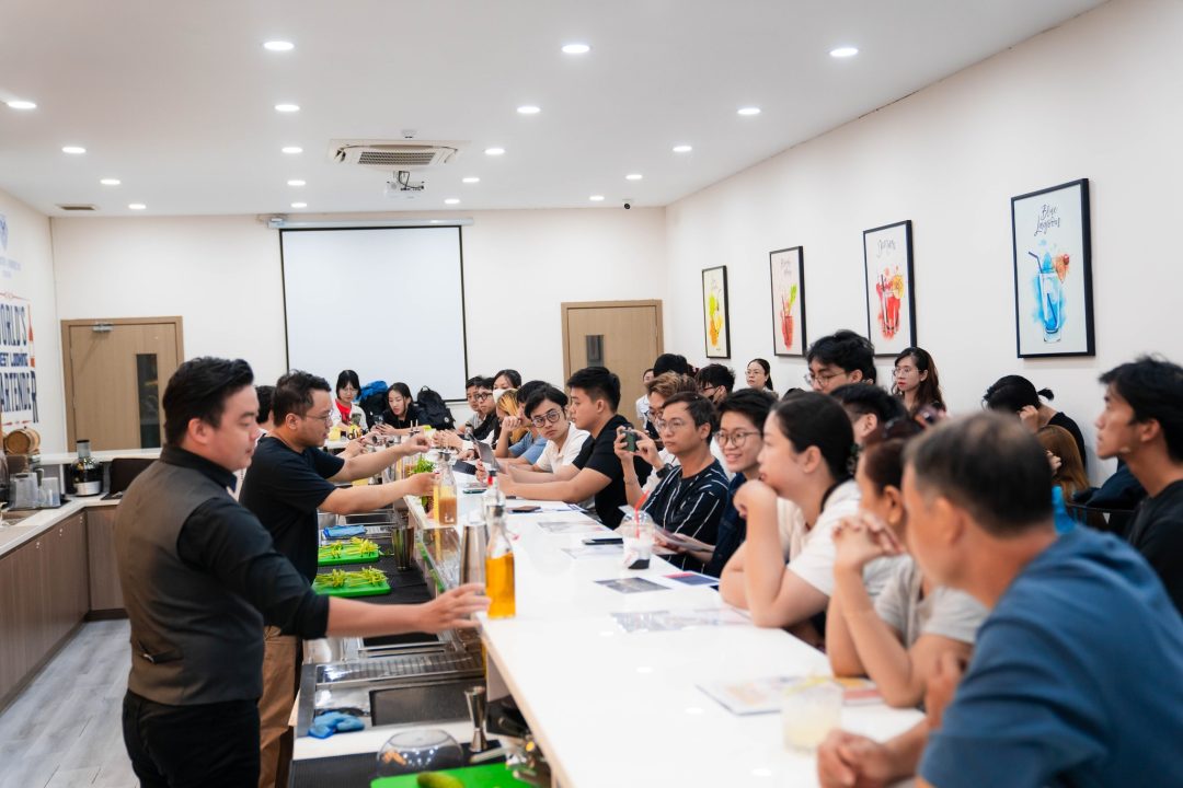 amcollege-to-chuc-workshop-lanh-manh-di-bar-kham-pha-xu-huong-cocktail-tot-cho-suc-khoe
