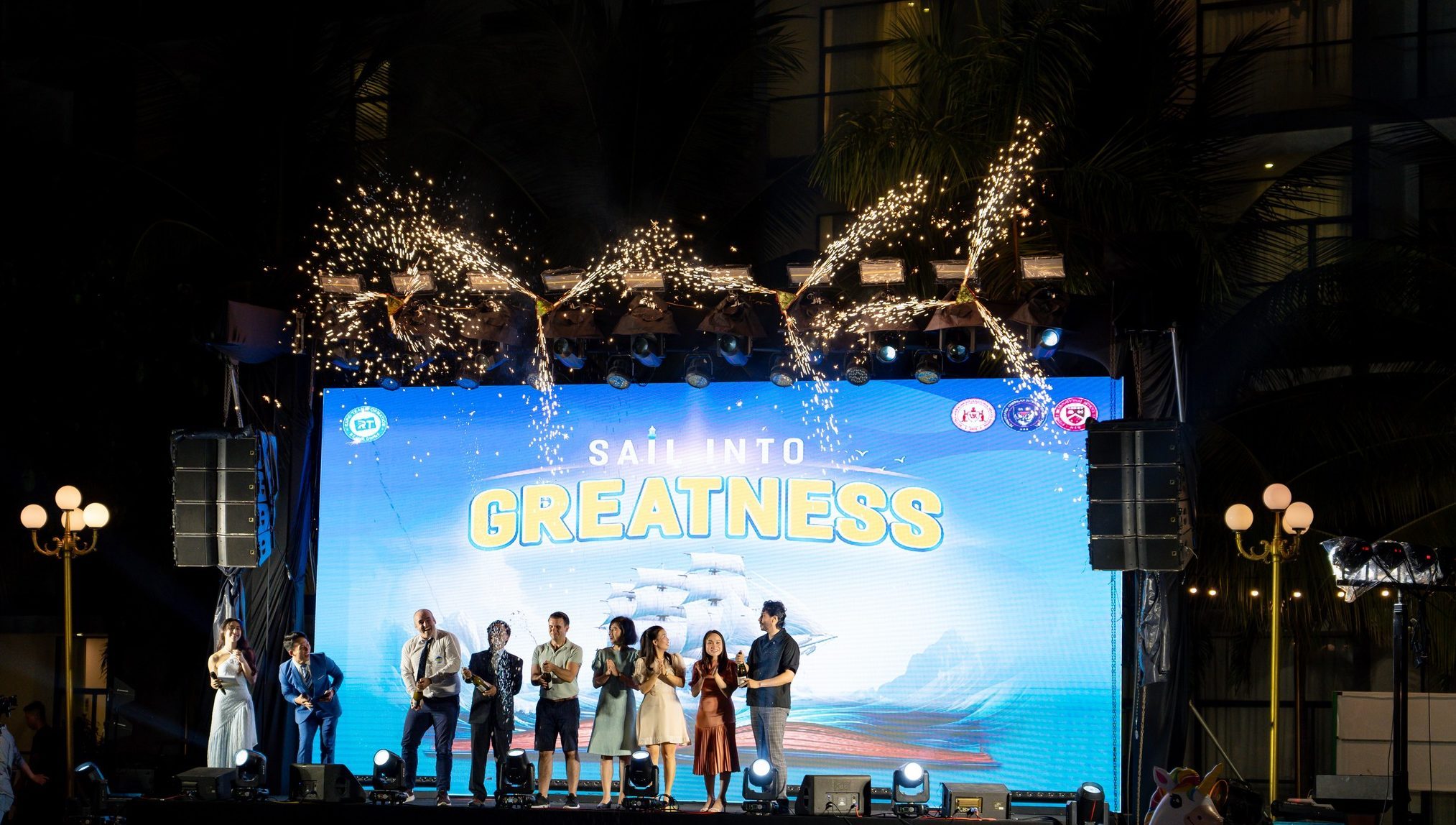 nhung-thuoc-phim-chua-dung-vo-van-cam-xuc-cua-cac-thay-co-tai-chuong-trinh-tong-ket-nam-hoc-2023-2024