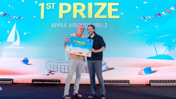 chan-dung-nhung-nu-cuoi-rang-ro-nhan-qua-lucky-draw-tai-nha-trang