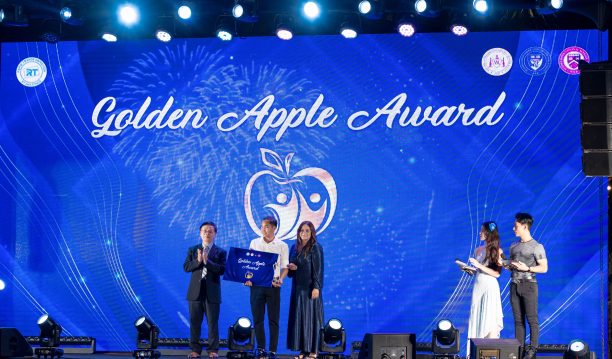 mot-nguoi-thay-tot-luon-day-hoc-tu-trai-tim-chu-khong-phai-chi-qua-sach-vo