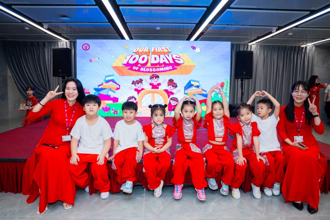 chinh-thuc-can-moc-100-ngay-dau-tien-di-hoc-cung-cac-em-hoc-sinh-tai-cac-he-thong-truong