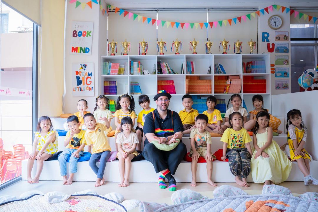 khong-khi-ngay-spirit-day-ngap-tran-sac-mau-tai-wass-va-siss